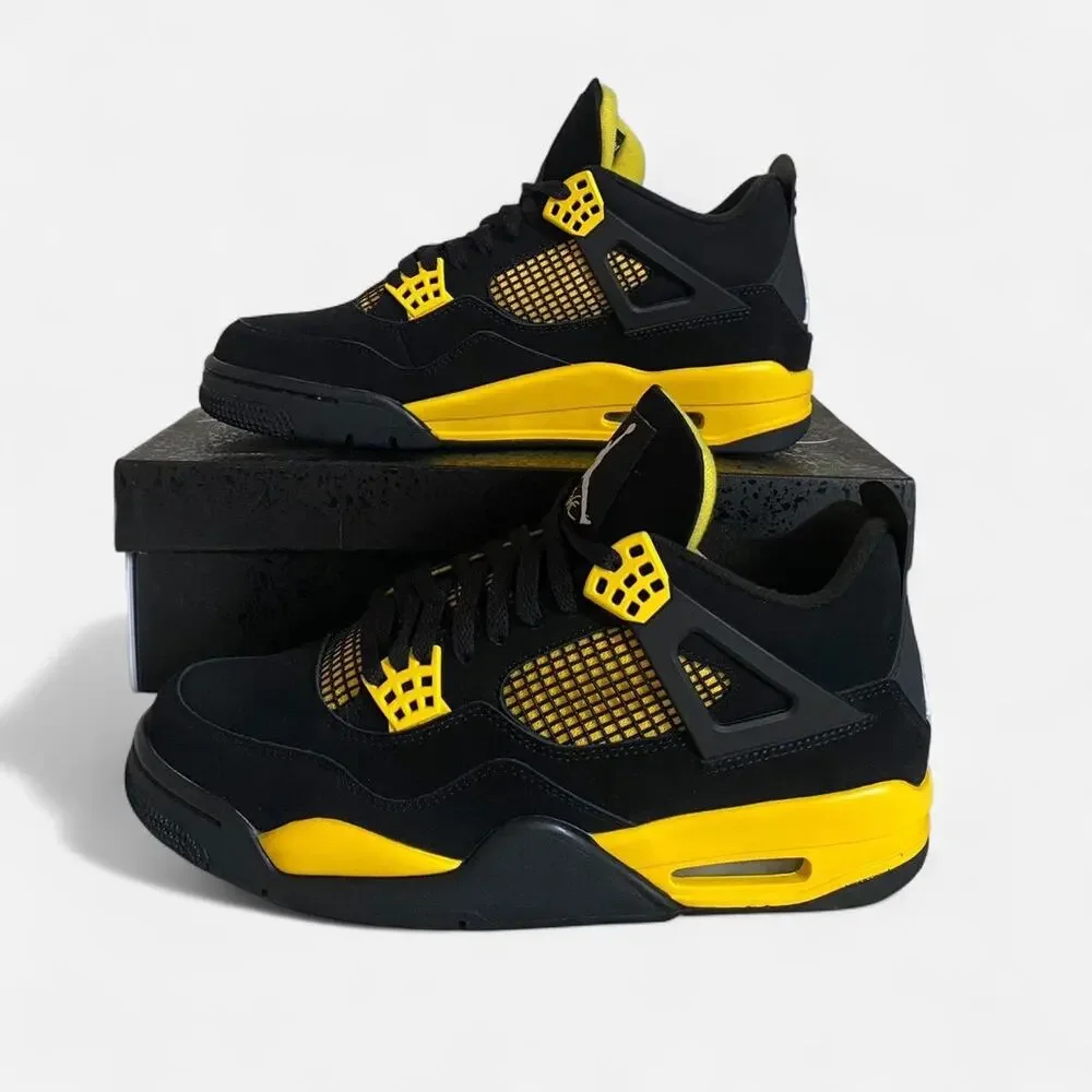 Jordan 4 retro thunder - size 10.5 M / 12 W US / 43.5 EU